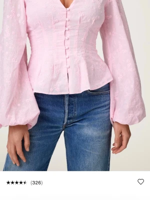 Rosa Adoore topp - Säljer en ljus rosa Adoore topp som endast är använd 1 gång. Nypris 1295, säljer för 800.