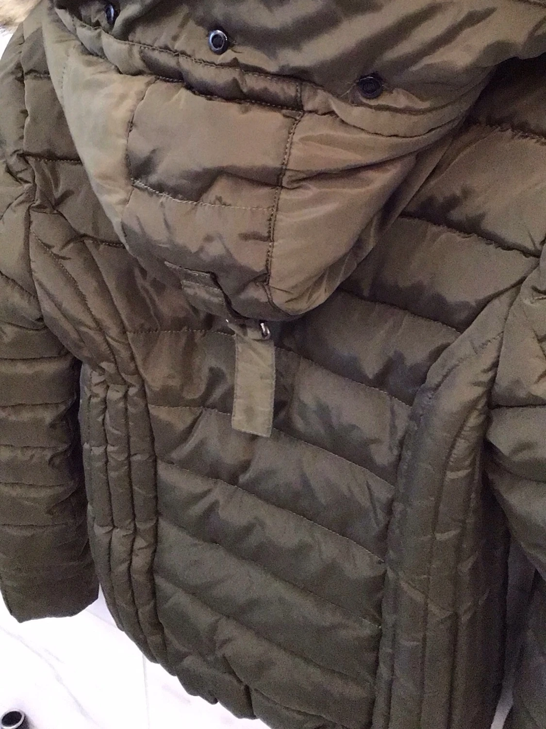 Olivgrön pufferjacka med fuskpäls - 2