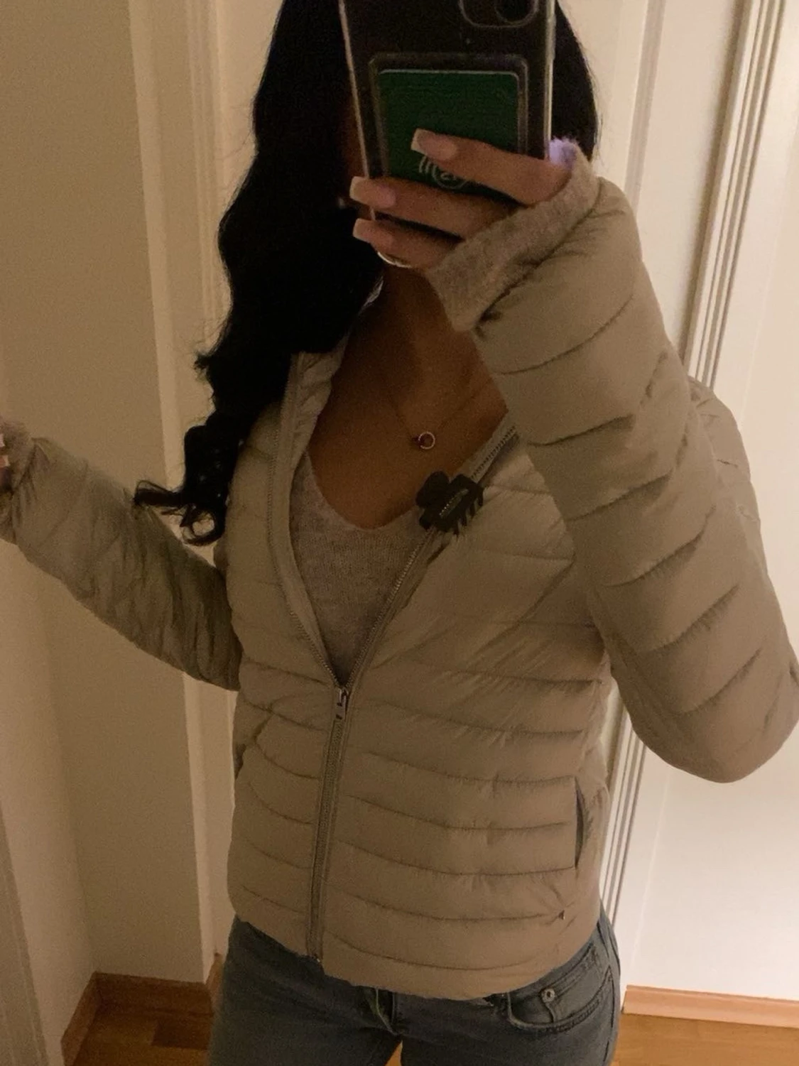 Beige quiltad pufferjacka