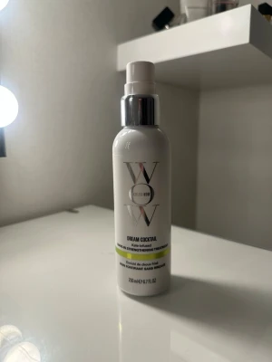 Color wow dream cocktail  - Color wow leave in, super bra men har andra jag använder. Endast testad 