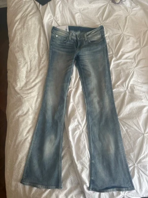 Cheap Monday Bootcut Jeans  - Jättesnygga jeans från Cheap Monday i modellen skinny bootcut! Storlek 29x34 och färg Cloudy Blue - Mellanblå, aldrig använda med lapparna kvar 😍😍