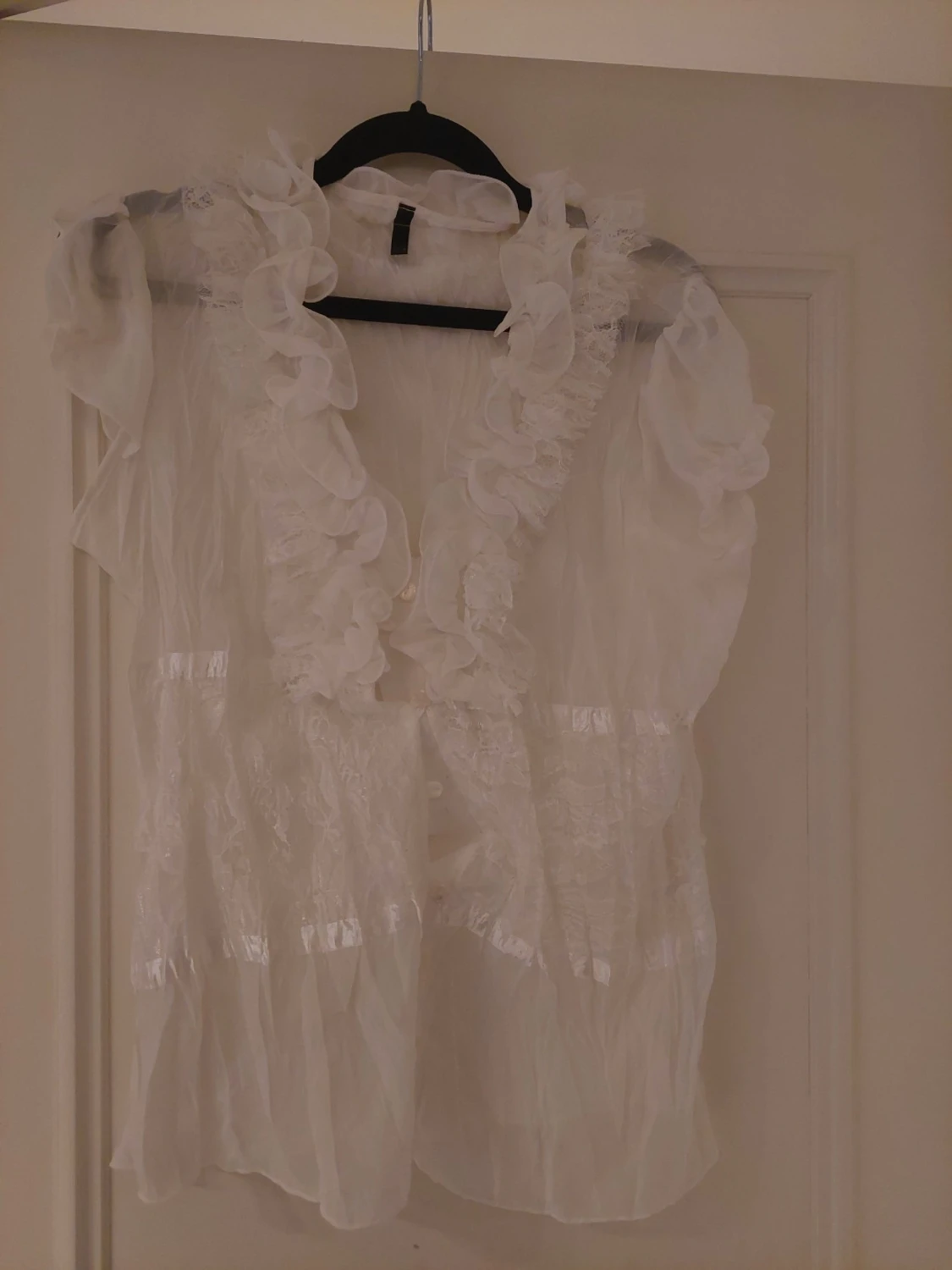 Vit volangblus från H&M - 2