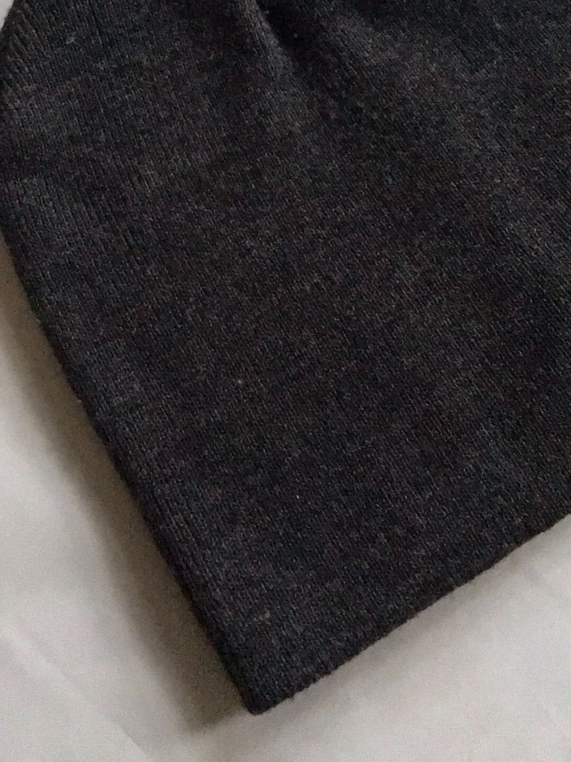 Mörkgrå enkel mössa i ullblandning - 2