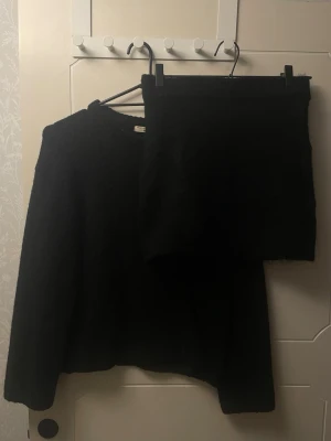 Set - Gina tröja xs kjol s