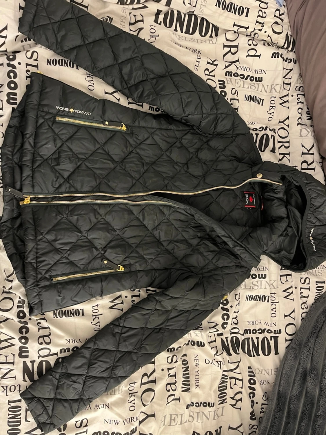 Svart dunjacka från Canada Snow