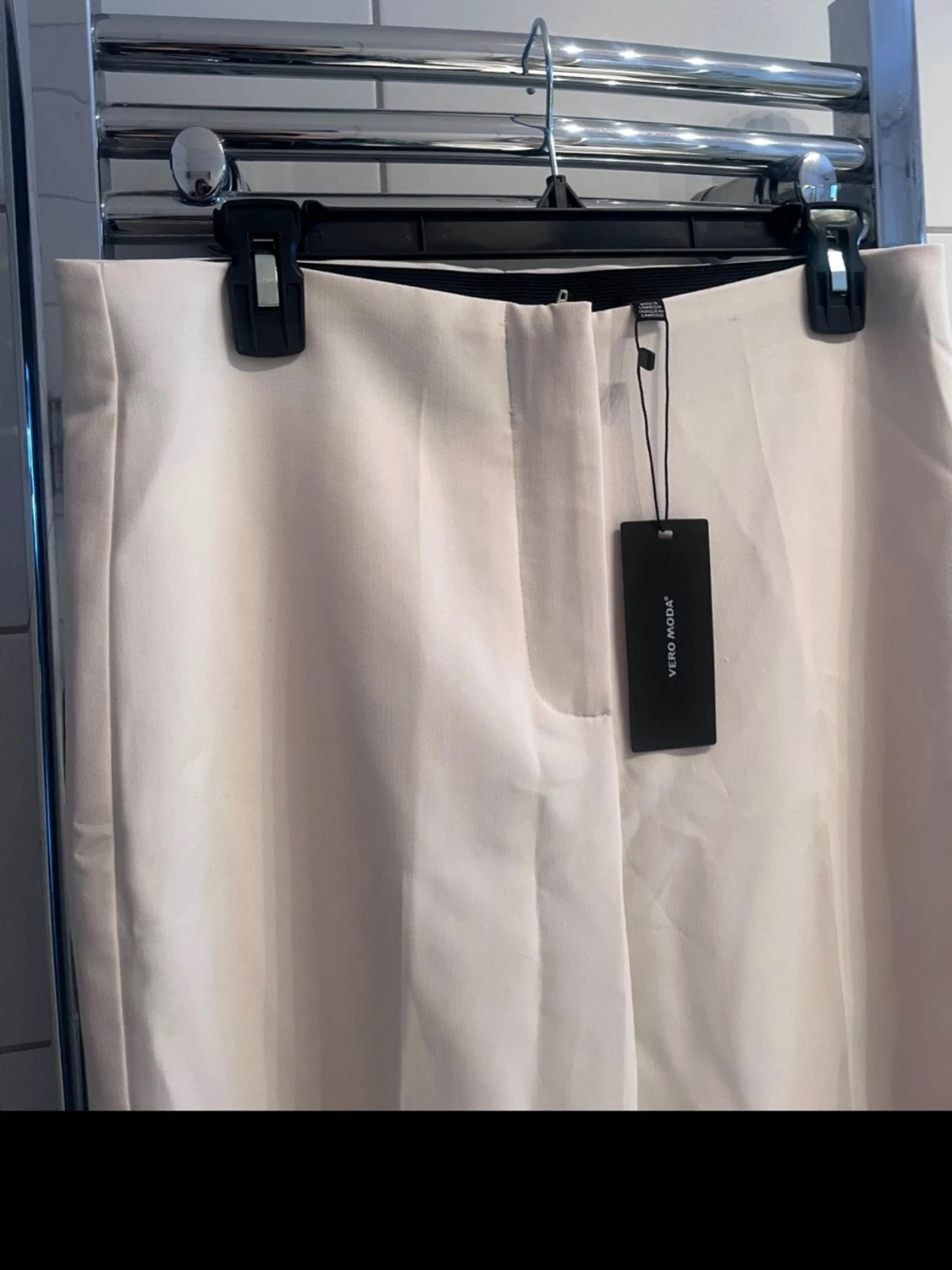 Vida vita kostymbyxor Weekday - 1