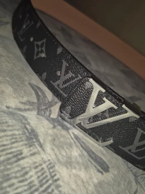 Svart monogram skärp - Fint bälte aldrig använt 