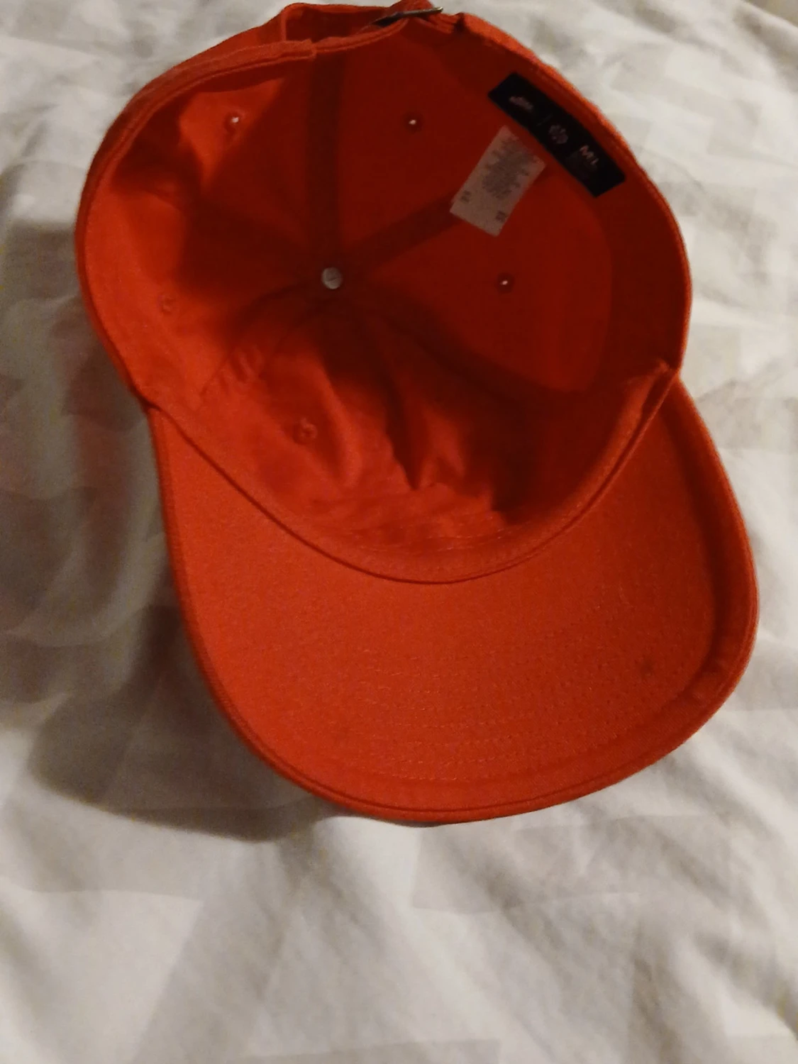 Röd Nike keps med broderad logga - 1