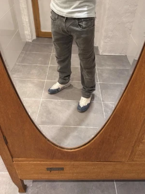 Replay jeans  - Ett par snygga byxor från Replay i storlek W34 L32 i modellen Anbbas 