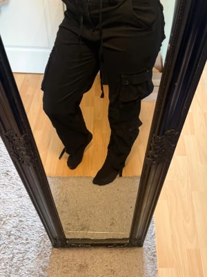 Cargo - Snygga cargobyxor. Aldrig använda. Storlek M men passar mig som annars har S.