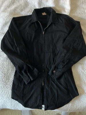 Comme des Garcons Homme Plus Field Jacket - Comme des Garçons field jacket köpt från ettresex, i bra skick med tanke på att denna kom ut under 2000s enligt ettresex. Strlk L