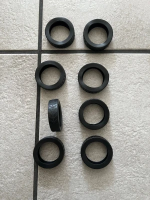 Svarta skydd till hjul till resväska 8 st  - Svarta skydd till hjul till resväska 8 st 