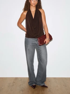 Snygg topp - Jättesnygg halterneck topp från Gina Tricot som va för stor, köpte två storlekar så denna är inte ens upptagen ur förpackningen så verkligen helt ny! Slutsåld på hemsidan så tänke kolla om någon ville köpa innan jag skickar tillbaka❤️❤️