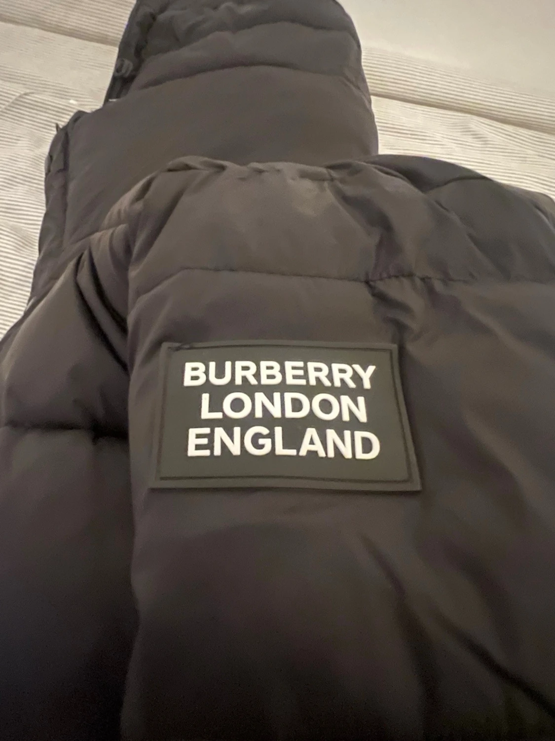 Svart pufferjacka från Burberry  - 3