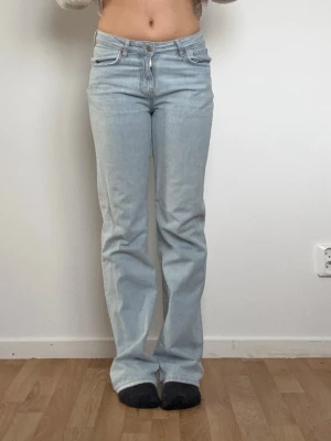Ljusblå jeans - Snygga Lågmidjade jeans