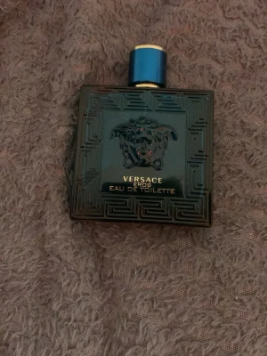Versace valentino David doff vetsace parfym - 4st parfymer som e tomma som man kan ha som fin inredning i dont know men aa 