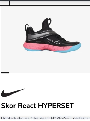 Nike React HYPERSET sneakers - Snygga Nike React HYPERSET sneakers med svart ovandel, rosa mellansula och blå yttersula. Skriv om du har intresse så skickar jag fler bilder! Knappt använt