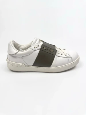 Valentino Open sneakers - Valentino Garavani Open sneakers. Storlek 39. Skick 9,5/10. Nypris ca 7700kr. 100% autentiska.