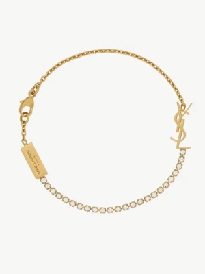 Guldfärgat armband  - Snyggt armband i guldfärg  YSL-logga och en kedja dekorerad med små pärlor. Armbandet har en elegant och tunn design med en bricka där märket står ingraverat. Perfekt accessoar för att lyfta din stil.