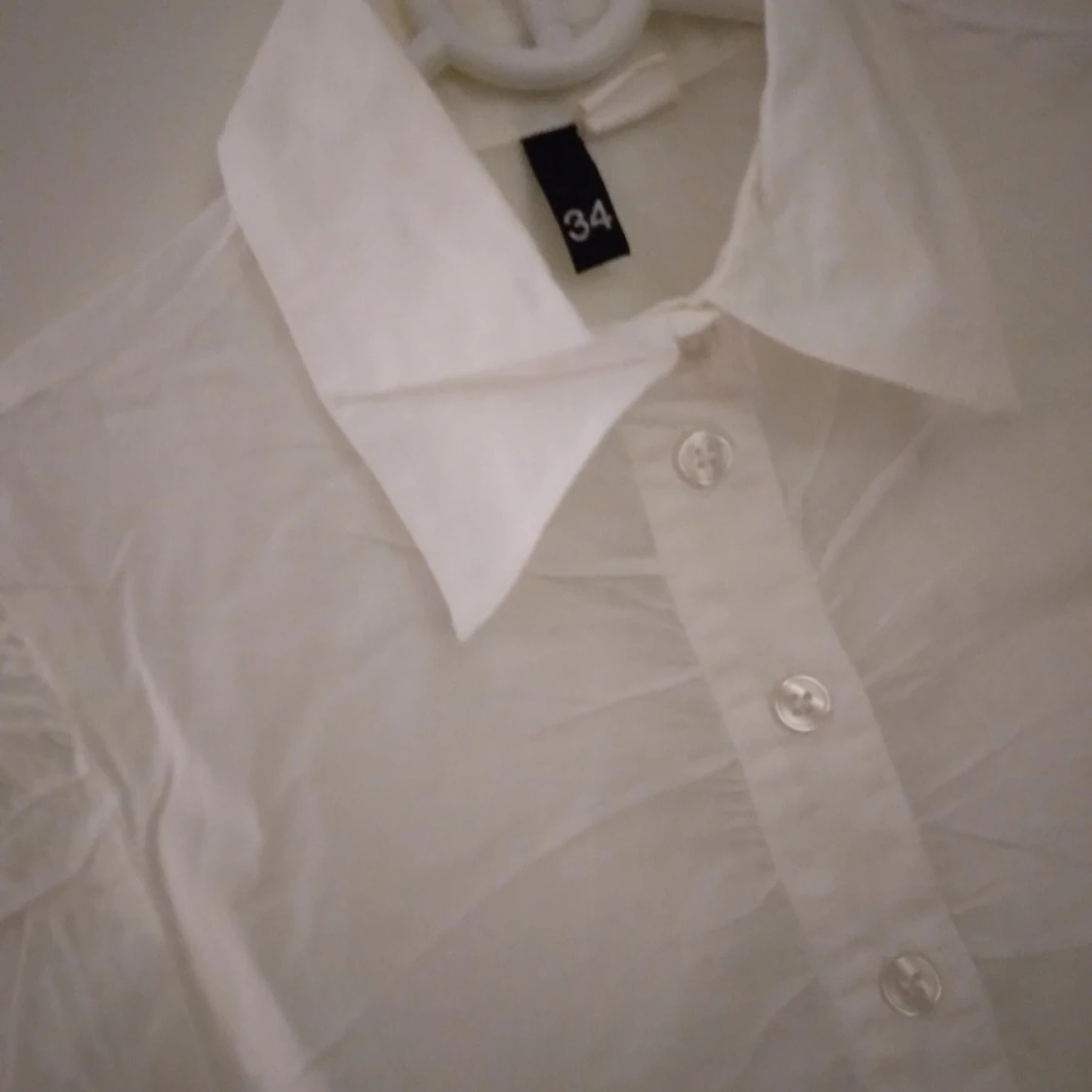 Vintage look, vit skir / tunn / luftig  blus / skjorta. 34 / XS. - 3