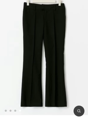 Svarta kostymbyxor från Gina  - Super populära och därför helt slutsålda. Endast använd 1 gång! Så super bra skick! 