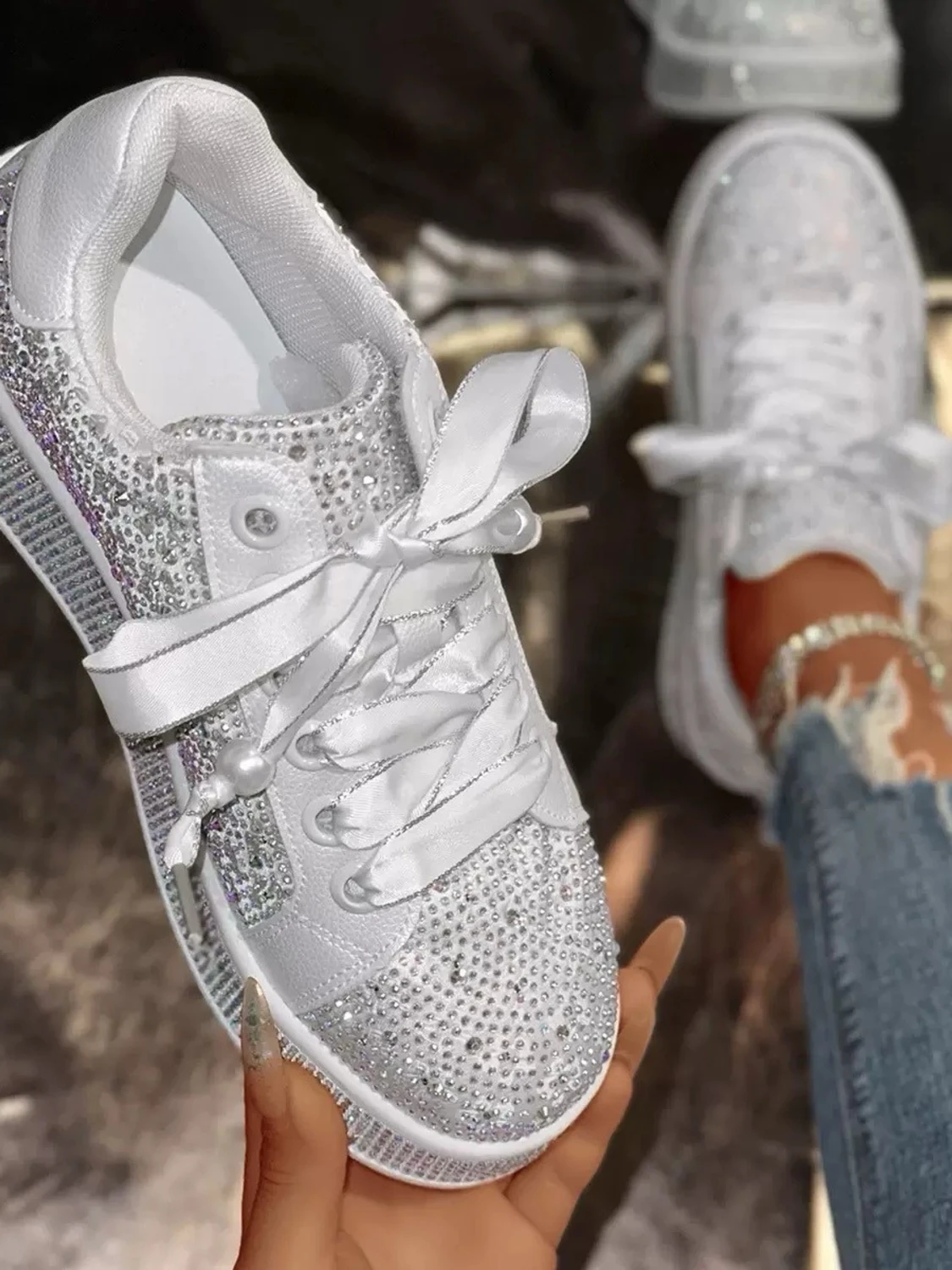 Vita sneakers med strass och pärlor - 1