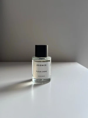 Essnce Fleur Chere - 50 ml. Se bilder. 