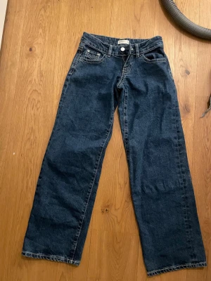 Lowrise jeans - Jätte snygga jeans från ginatricot som inte används pga fel storlek