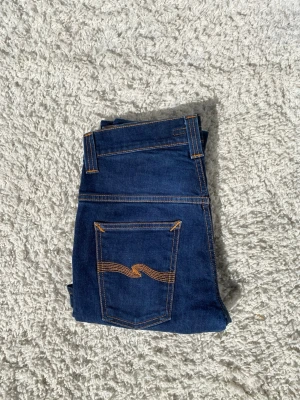 Nudie jeans  - Riktigt feta nudie jeans storlek W30 L32. Passar mig som är 183, skriv vid info eller bilder!
