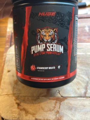 Pump Serum Strawberry Mojito Preworkout - Säljer denna stimfree pwo ifrån huge supplements då den knte kommer till användning, smak av jordgubb lime, nypris är på 550, pwo är väldigt stark så du kommer så sinnespwo vid rätt dosering! Pris kan diskuteras, är öppen för byten!!!