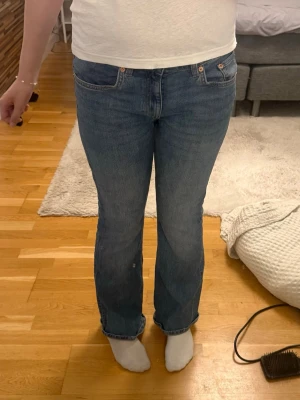 Bootcut jeans  - Snygga bootcut jeans som knappt är använda