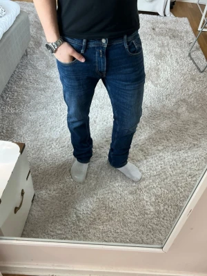 Replay Rob jeans - Replay Jeans | skick 9/10 | Storlek 32/32 | Pris - 499kr | Modellen är ca 180cm lång | Hör av dig vid minsta fråga eller fundering!!