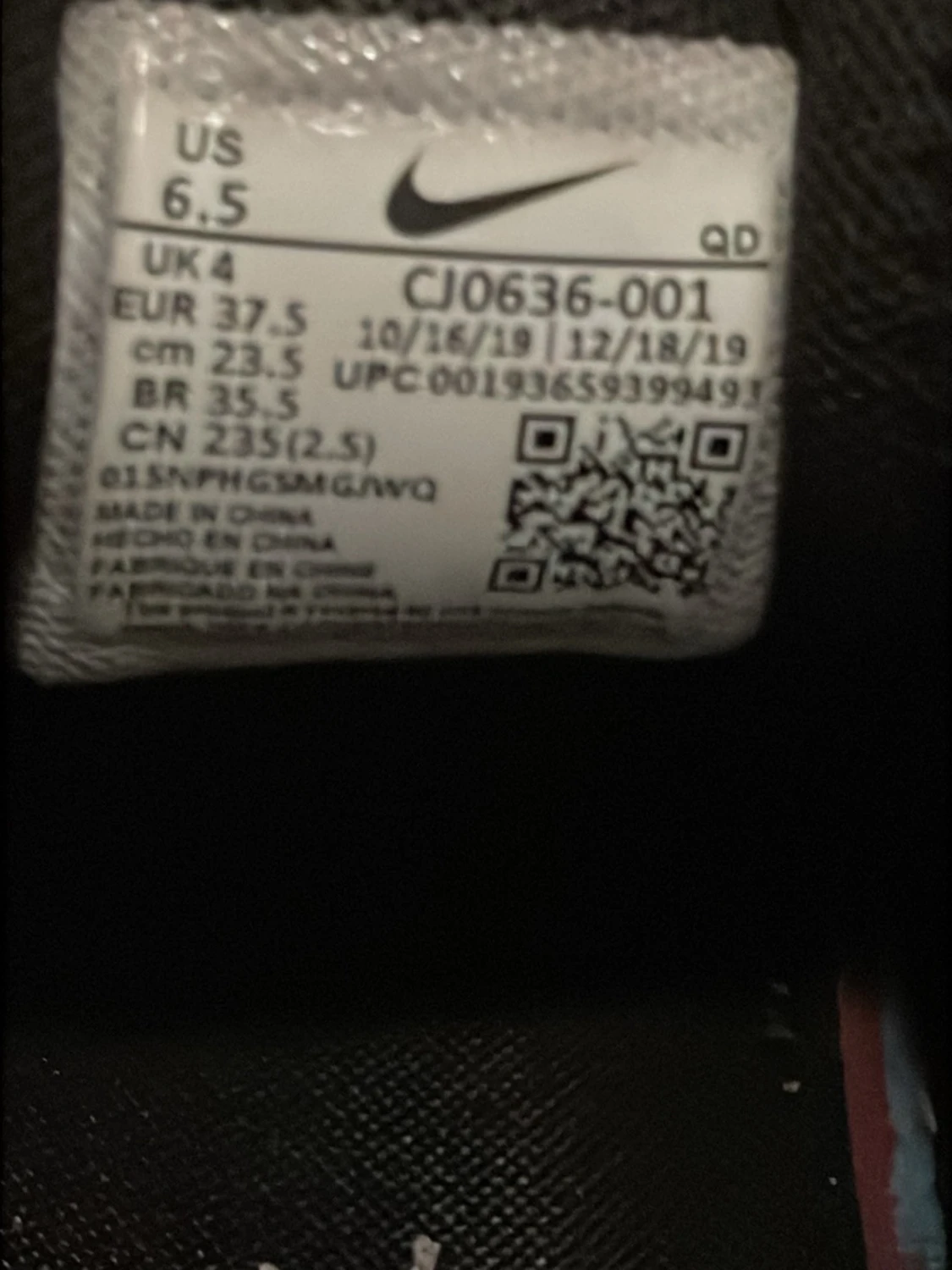 Svarta Nike sneakers med vit sula - 4