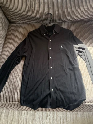 Svart skjorta från Polo Ralph Lauren - Oanvänd ralph lauren linneskjorts med lightweight mesh material.