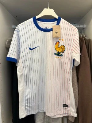 Frankrike fotbollströja Nike blå/vit/röd - Fotbollströja Frankrike. Oanvänd