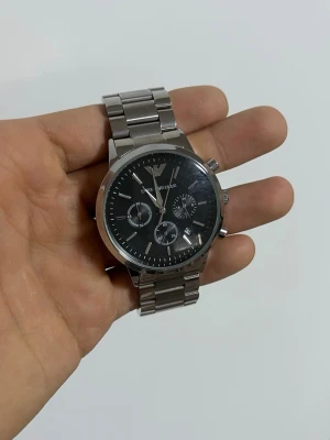 Emporio Armani herrklocka i stål - Klockan funkar felfritt och allt som syns på bilden kommer med!