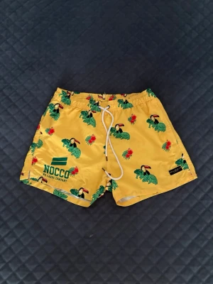 Nocco Badbyxor - Letar du efter sommarens fetaste badbyxor? ☀️ då har du hittat rätt! Jag säljer nu mina väldigt limited Nocco badbyxor i storlek M. 