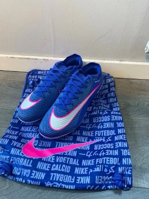 Nike Air Zoom Mercurial fotbollsskor blå - Helt nya, köpta på stadium för 3099kr.