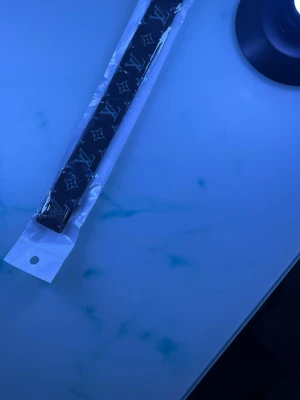 Armband  - Hej! Jag säljer en fint armband som är helt nytt! För mer information jag är här 