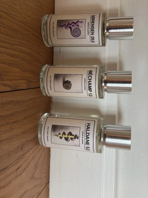 3x oanvända One Bold Chemist paryfer, 50 ml var - Oanvända paryfer från One Bold Chemist. Varav Sørensen och Béchamp är slutsålda på företagets hemsida. Originella förpackning för parfymera finns ej. 