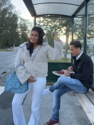 Vita jeans  - Super fina jeans som är sparsamt använda, första bilden är när jag har på mig dem och resten av bilderna är från deras hemsida 