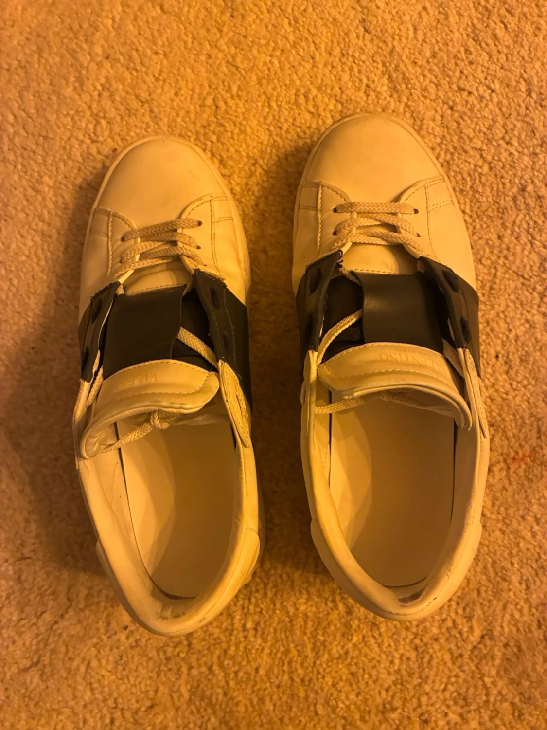 Vita sneakers med svart detalj - 3