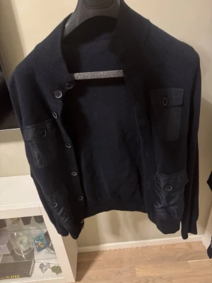 Morris cardigan - Snygg Morris cardigan vet inte vilken storlek det är men passar S! Inga defekter 