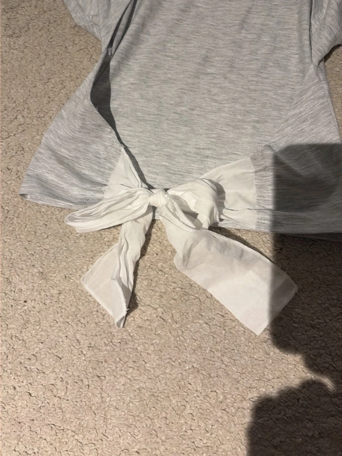 Ljusgrå topp med öppet rygg och knyt bak - 2