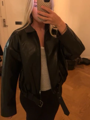 Skinn jacka - Helt oanvänd skinnjacka från bershka🙌