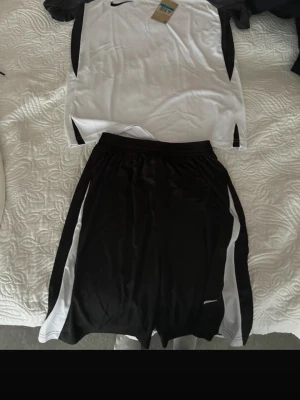 Nike svartvitt fotbollsställ - Helt nytt 