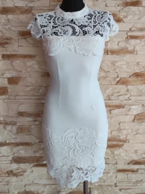 Snygg vit klänning med spets!  - Klänning från Miss Selfridge, storlek 34/xs