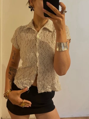 Vintage spets topp✨ - Säljer denna vintage toppen som är i spets. Kortare modell 