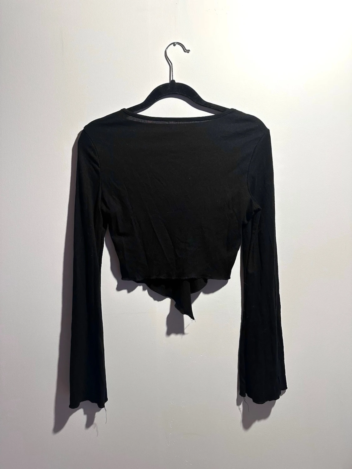 Svart croppad långärmad topp - 1