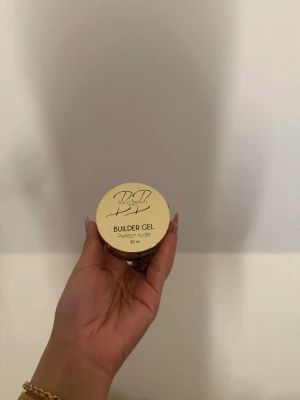 Bano beauty perfect nude - Bano beauty gele i färgen perfect nude. Använts för en nagel endast för att se färgen. Nypris 335. Mitt pris 270. 💞